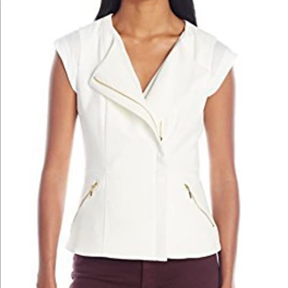 NWT. XOXO White Vest with Front zippers
